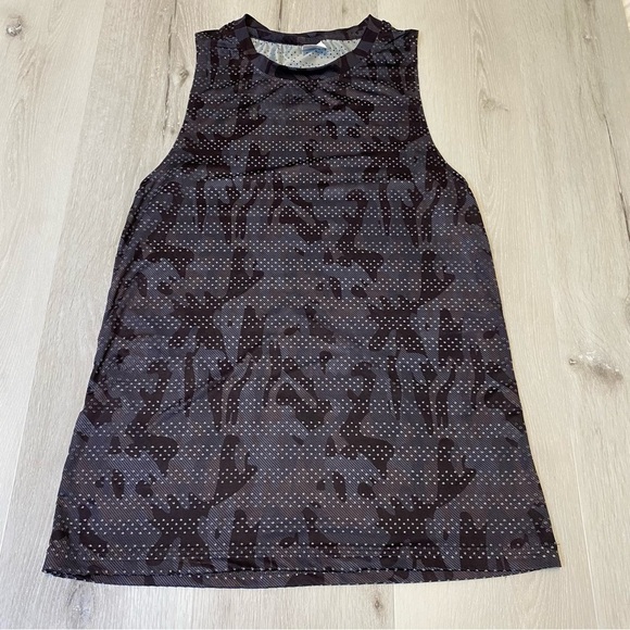 Zyia Black Camo Chill Perforated Mesh Stripe Tank, Gray/Black Camo, Size Small - Picture 2 of 9